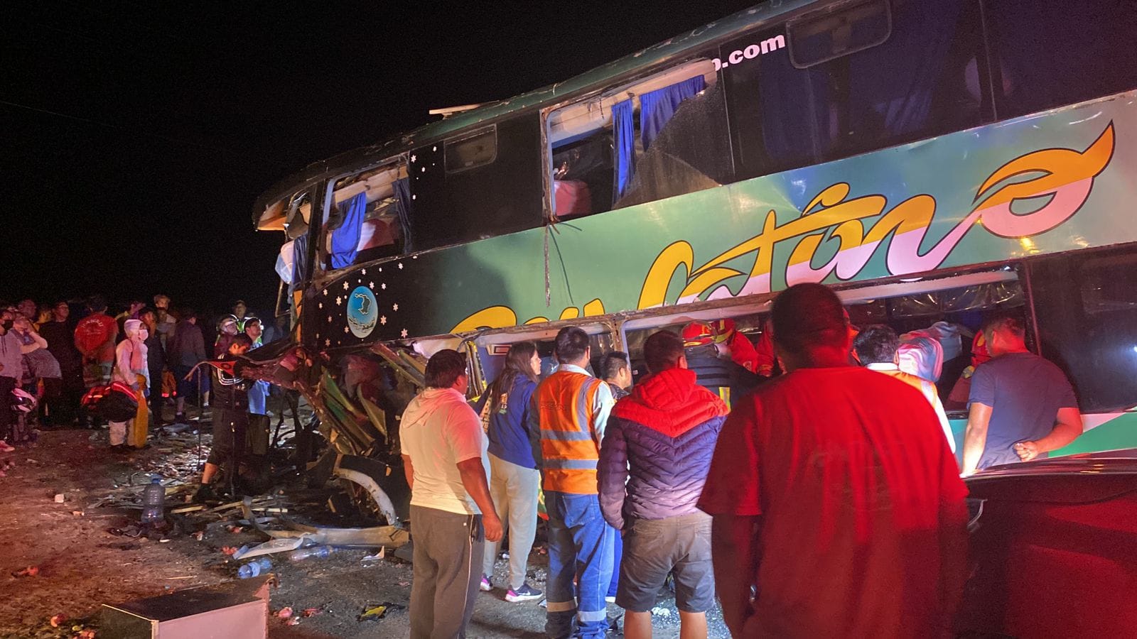 Choque frontal en Acarí deja cinco fallecidos y 25 heridos