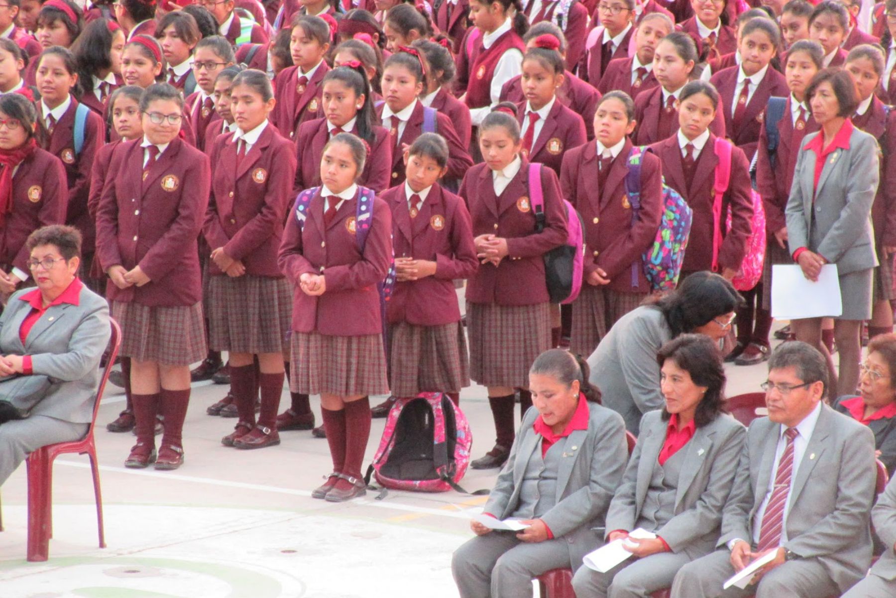 Padres de familia asumen gastos de reparación en colegio Micaela Bastidas