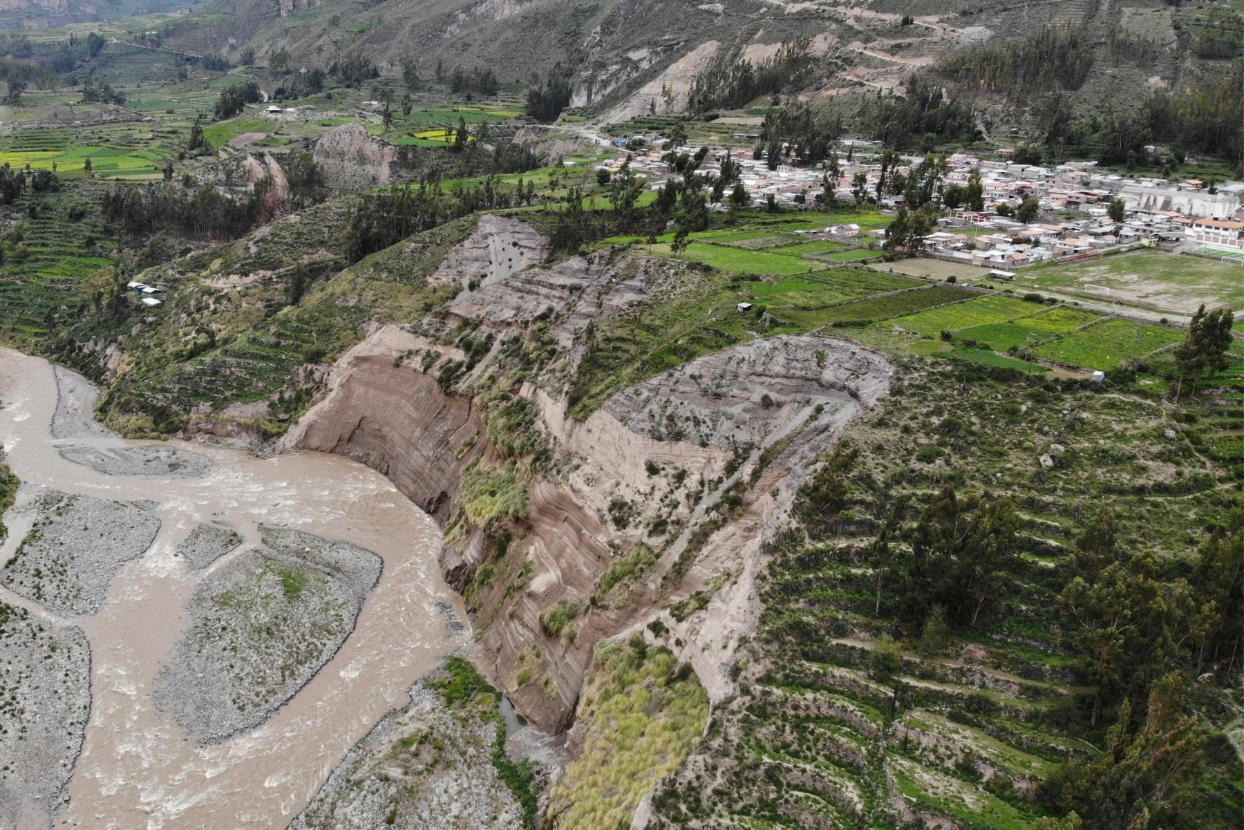 Ichupampa en emergencia por incremento de caudal en río Colca