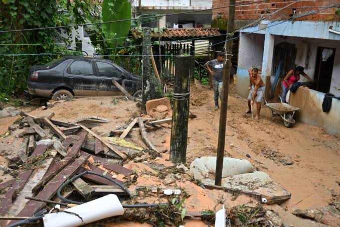 Sube a 44 el número de muertos por lluvias en el litoral de Sao Paulo