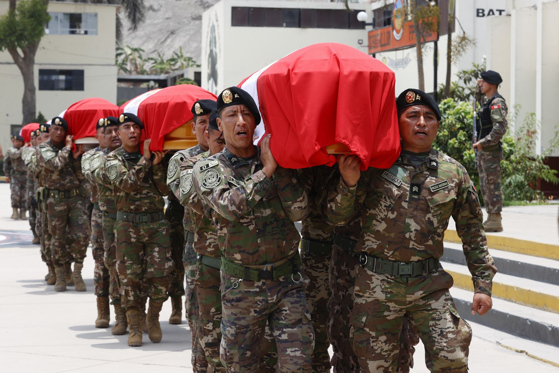 Despiden con honores a policías asesinados en emboscada