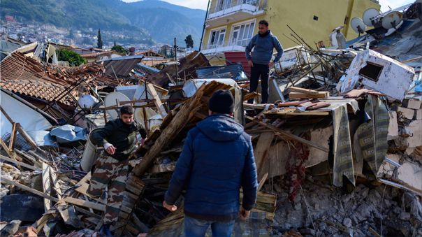 Cifra de muertos por el terremoto ronda los 25 mil