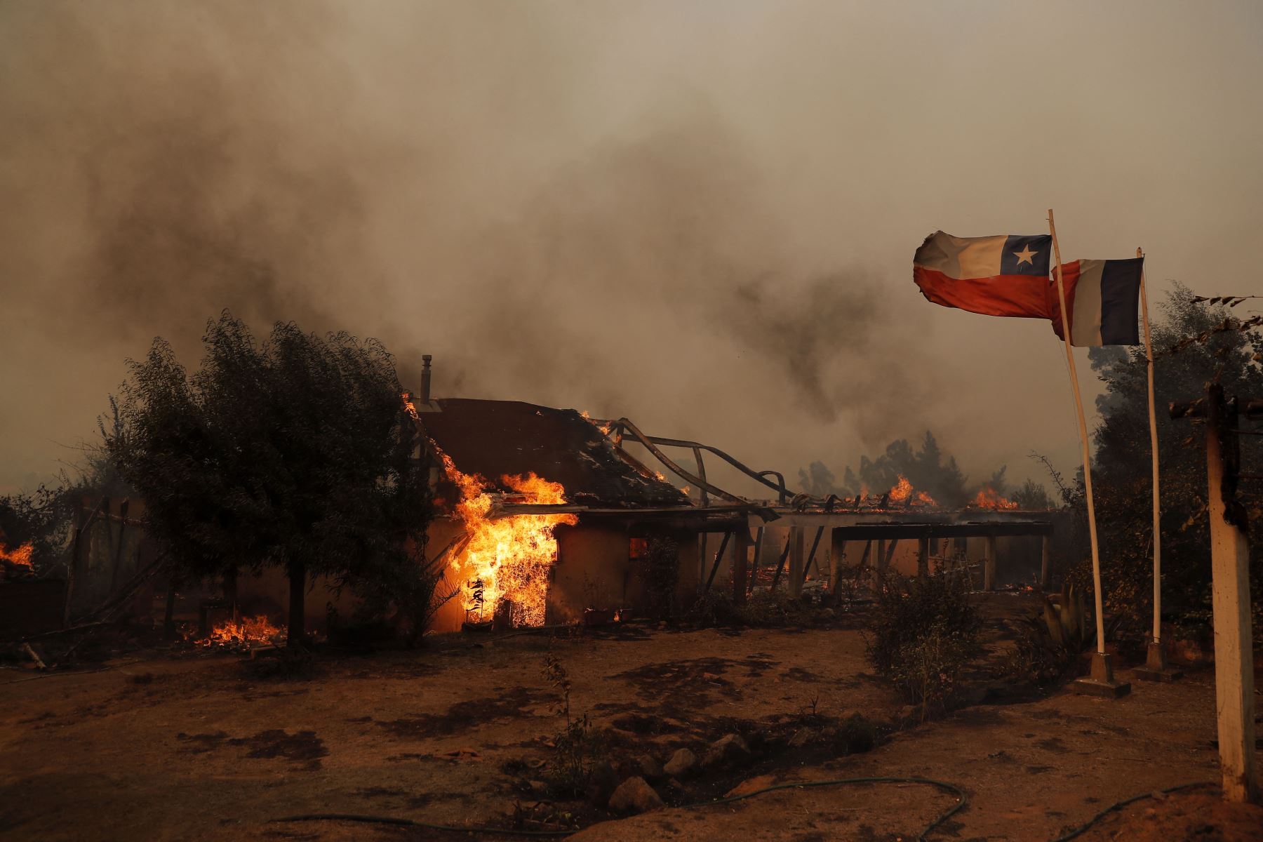 Sube a 22 el número de muertos por los incendios