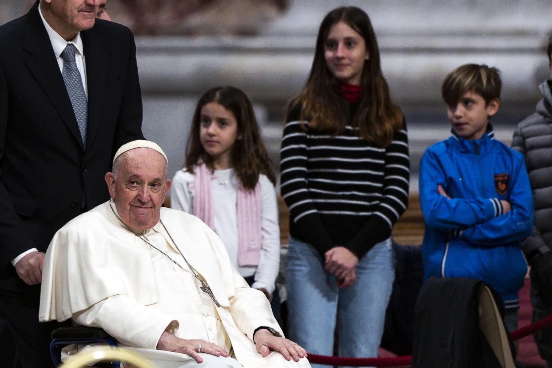 Fuerte resfriado obliga al Papa a suspender acto y no leer discursos