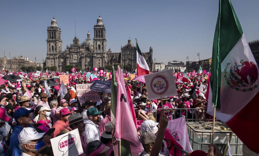 ¿Qué plantea la reforma electoral de López Obrador que rechazan miles?