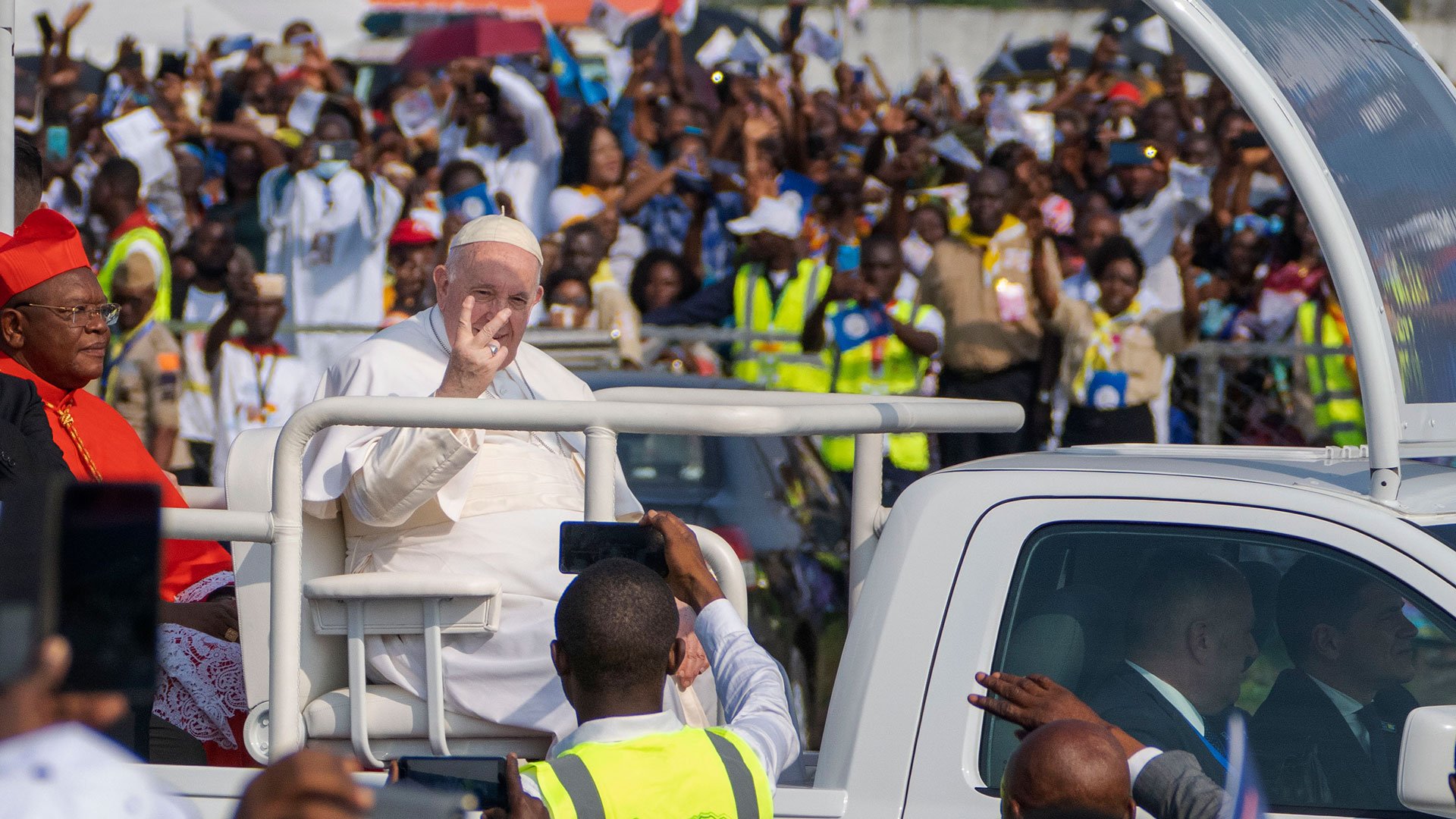 Papa Francisco pide romper el círculo de la violencia