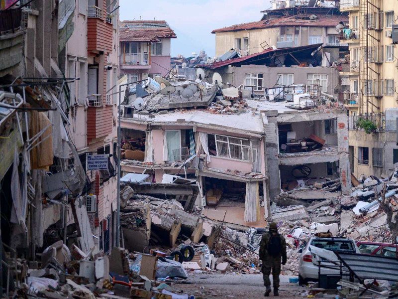 Sube a 35.000 los fallecidos Y 80 mil heridos por los terremotos