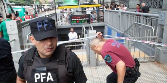 Tiroteo en principal estación de tren de Buenos Aires deja policía muerta