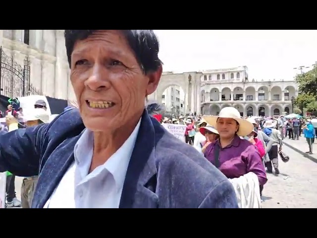 Jornada de paro se dio en la plaza de Armas de Arequipa.