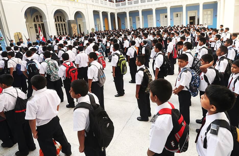 Solo distribuyeron el 40% del material educativo en colegios