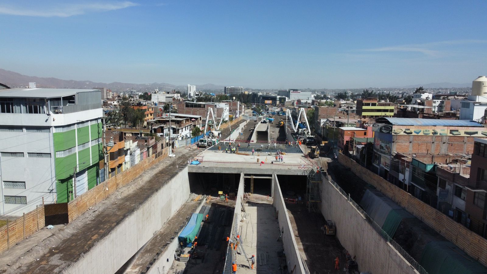 Gasto por adenda 11 equivale al 21% del total de la obra Bicentenario