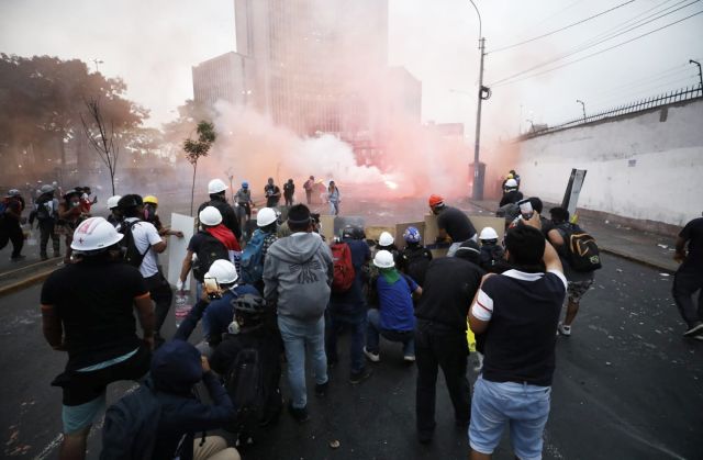 Enfrentamientos entre Policía y manifestantes en Lima