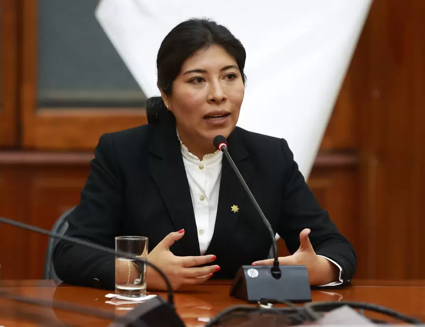 Betssy Chávez habría recibido sueldo como congresista y ministra