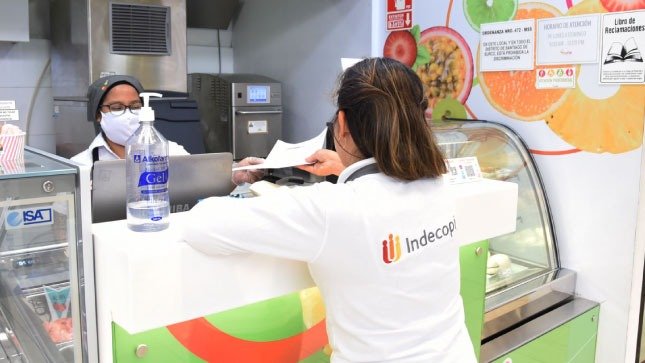 Indecopi capacita a consumidores para que tomen mejores decisiones