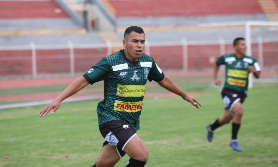 “Avión” Salas voló alto con hat-trick en el clásico arequipeño