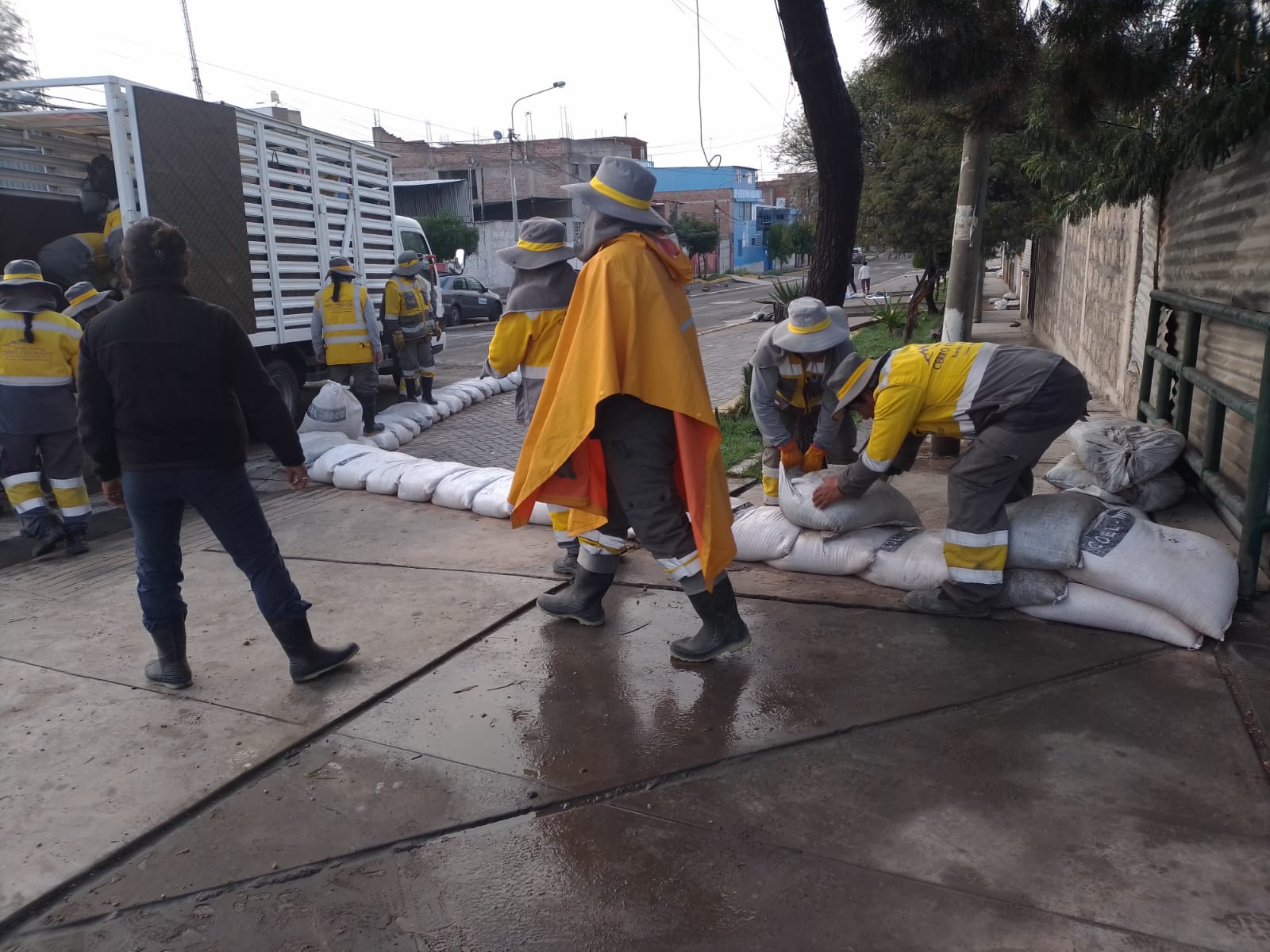 Intensas lluvias afectan viviendas y vías públicas