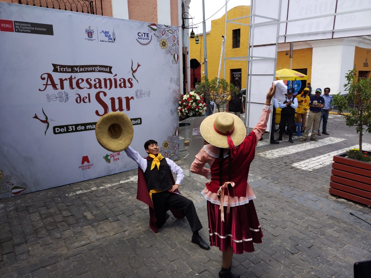 Inauguran la Feria Macroregional «Artesanías del Sur»