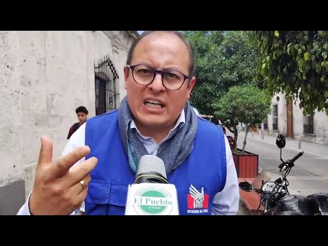 Jefe de la Defensoría del Pueblo en Arequipa, se pronuncia a congresista Edwin Martínez y manifestantes.