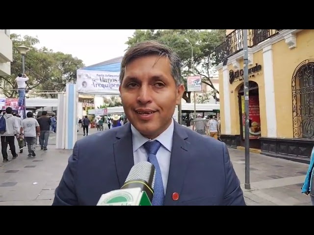 Inauguran Feria de Artesanos en plaza 15 de Agosto.