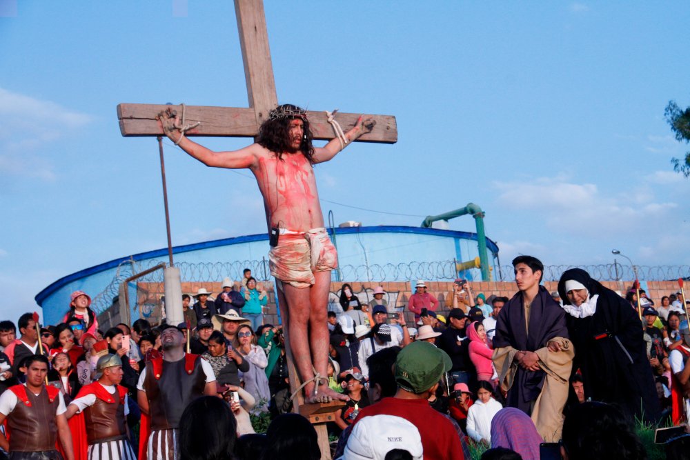 Casi 130 actores participaron del viacrucis en Paucarpata