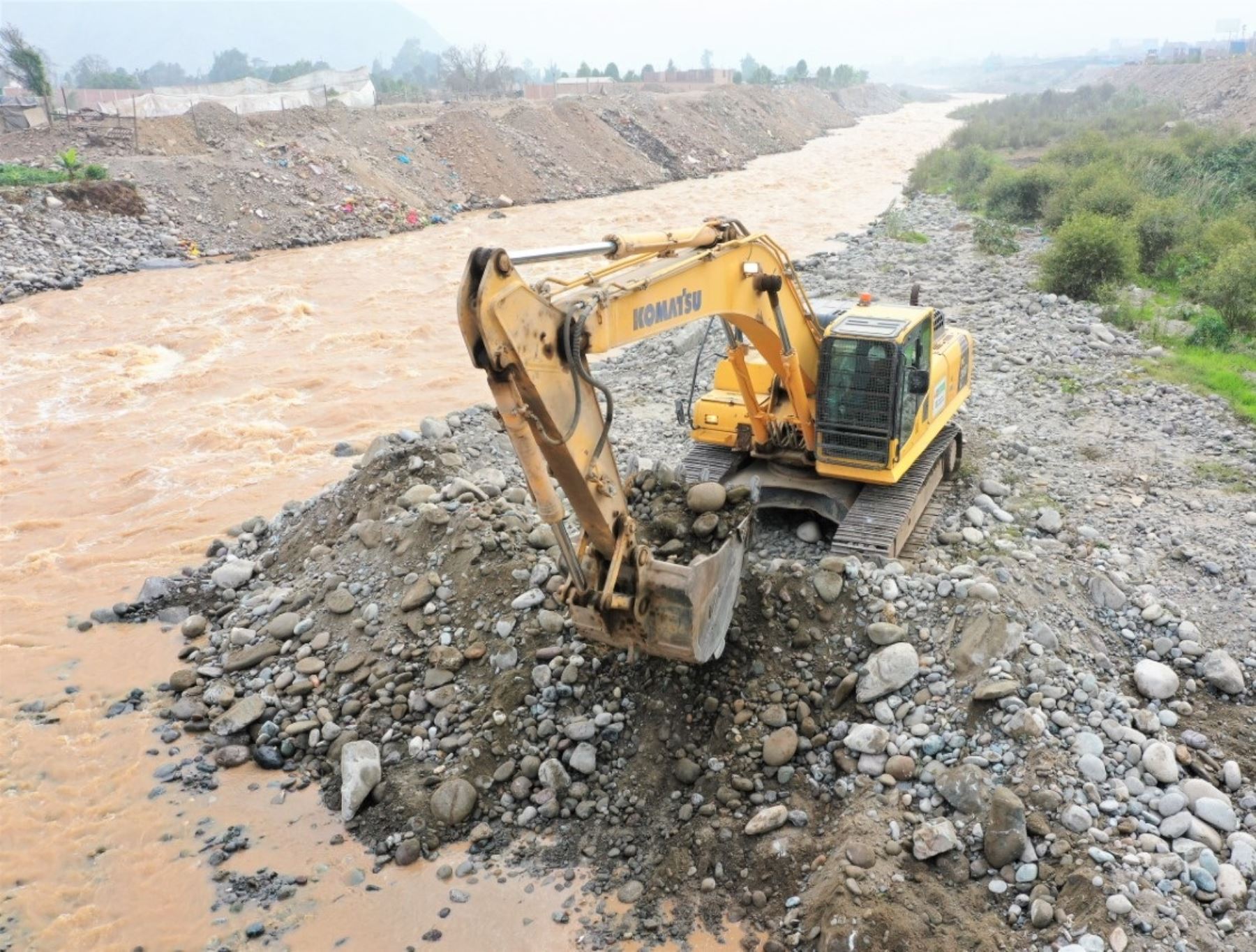 Realizan limpieza y descolmatación en 16 regiones del país por lluvias