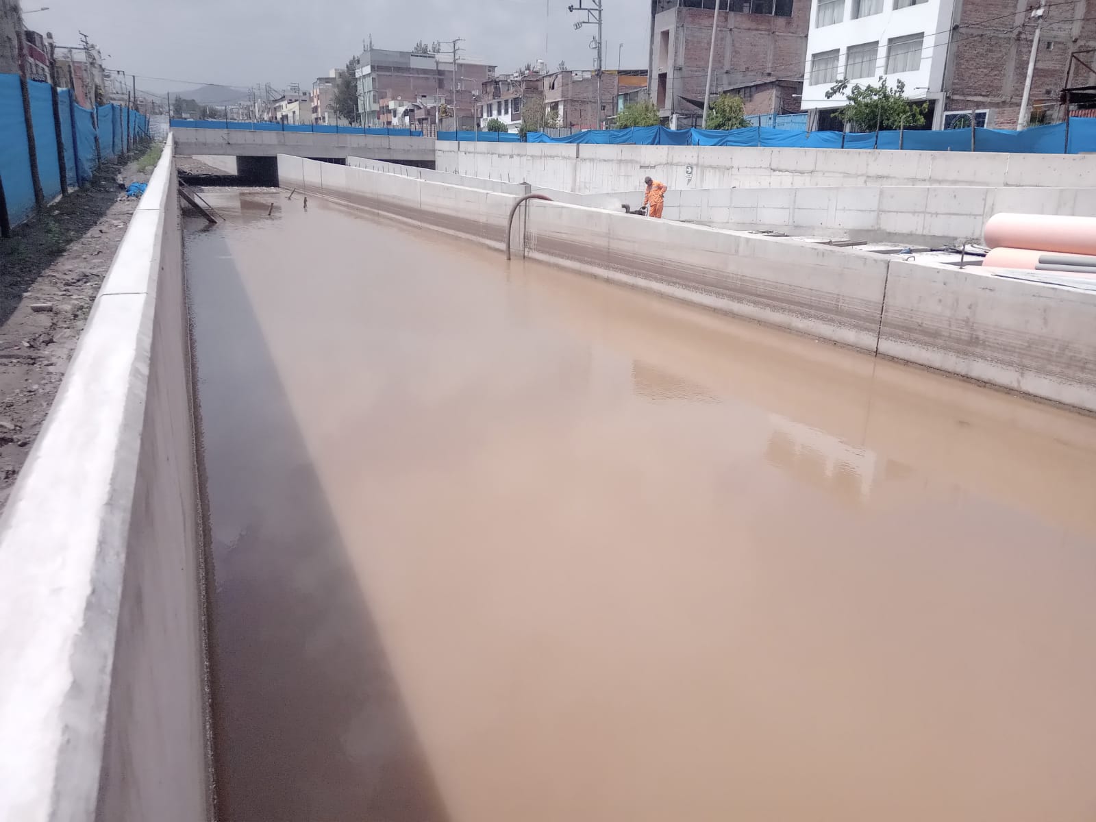 Obra Bicentenario se inundó por lluvias y sigue suspendida