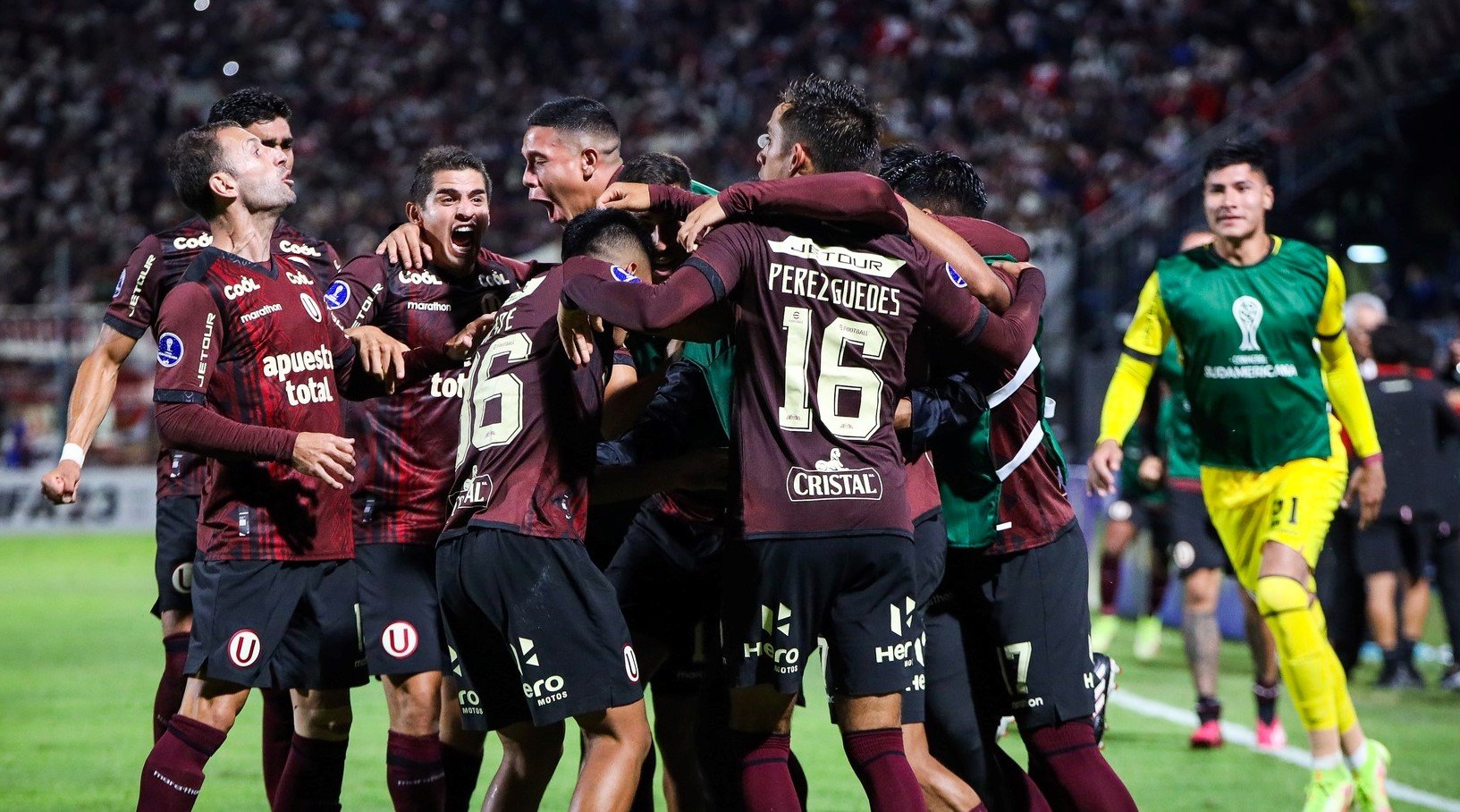 Universitario ganó a Gimnasia y hace historia en Argentina