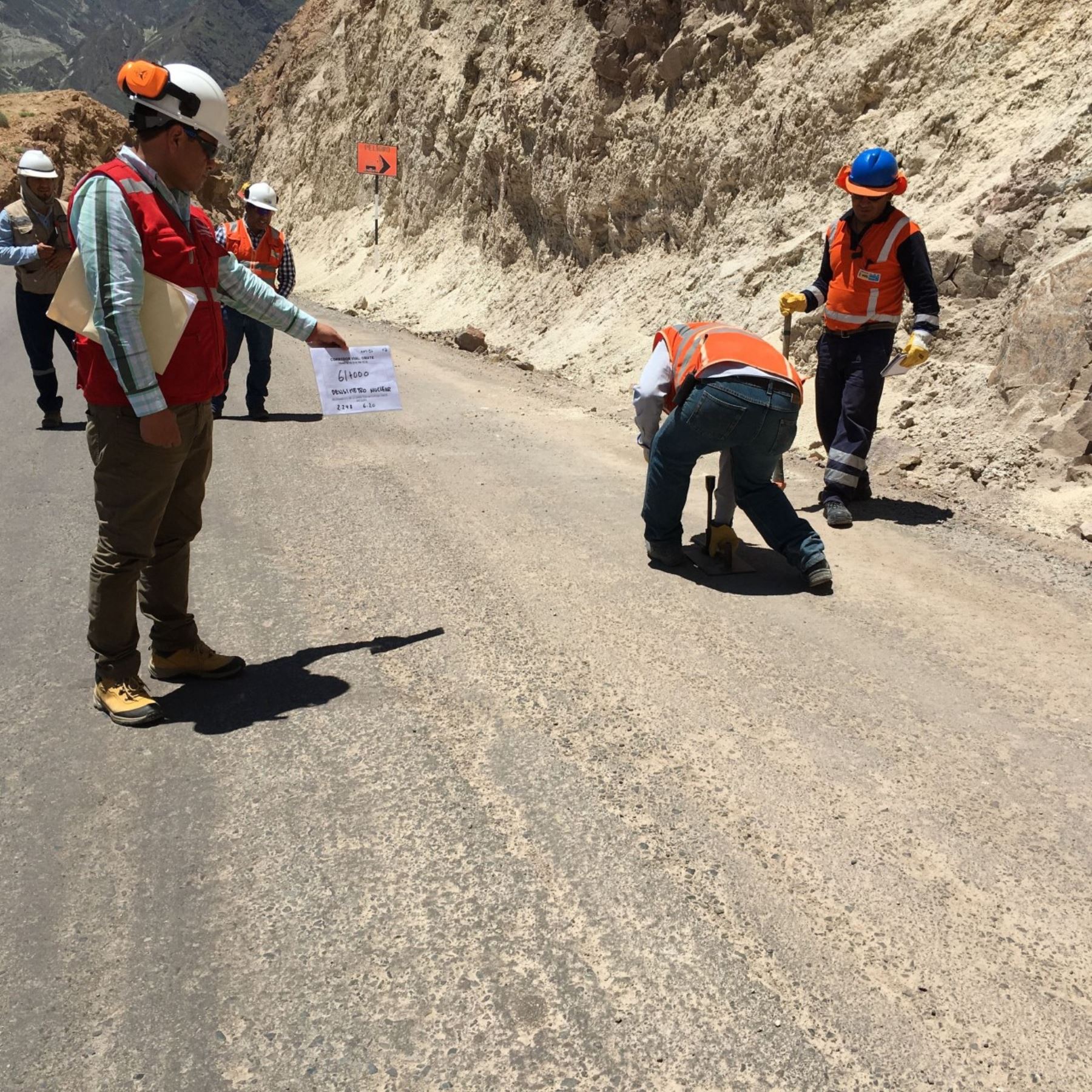 Vía Moquegua-Omate-Arequipa sin mantenimiento y mala señalización