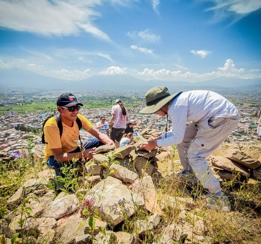 Cientos de feligreses ascendieron al mirador de Kasapatac en Hunter