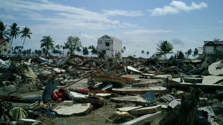 TEMBLOR EN INDONESIA