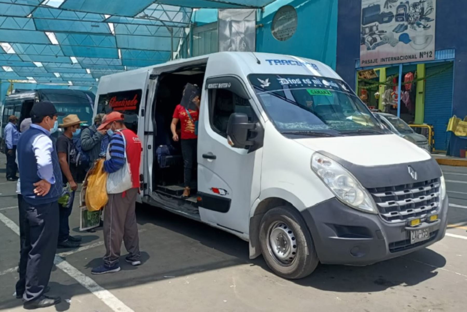 Proponen autorizar que minivans realicen el servicio de transporte interprovincial