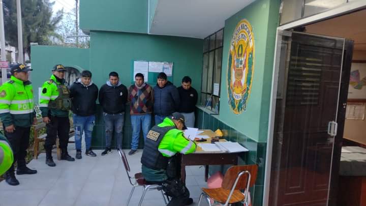 Policía captura a cinco presuntos ‘cogoteros’ en puente Santa Rosa