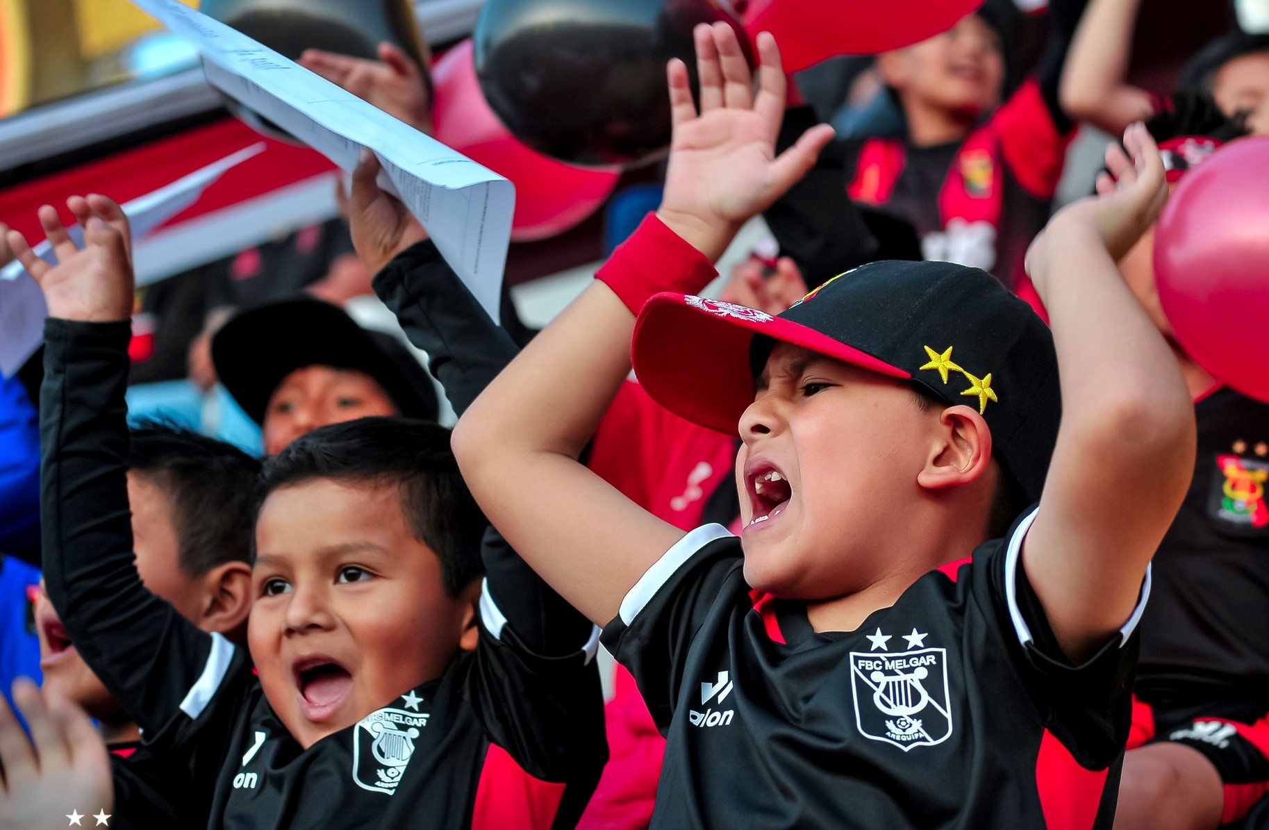 También juegan los hinchas