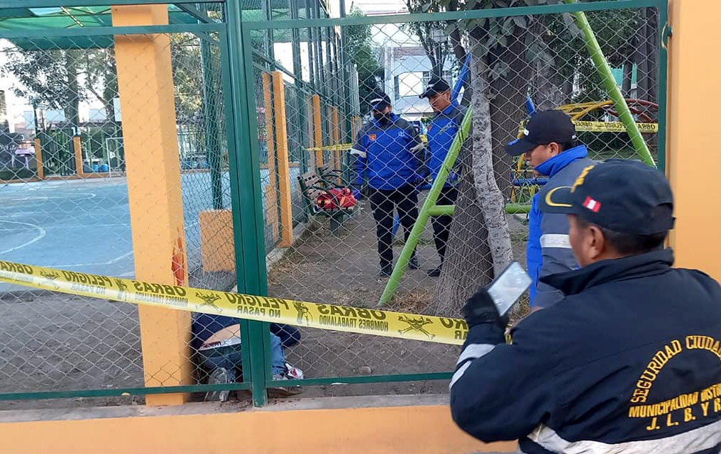 Hallan cuerpo sin vida en parque de José Luis Bustamante y Rivero