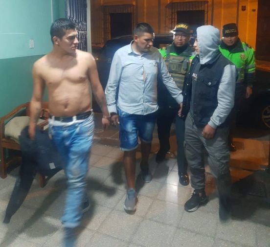 Detienen a dos exinternos del penal de Socabaya por hurtar en el Cercado