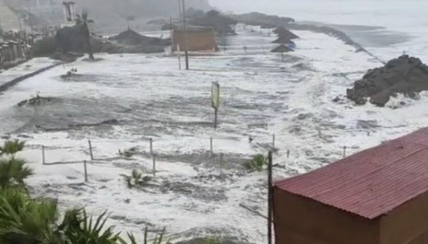 Evalúan daños por maretazo en el litoral de Camaná e Islay