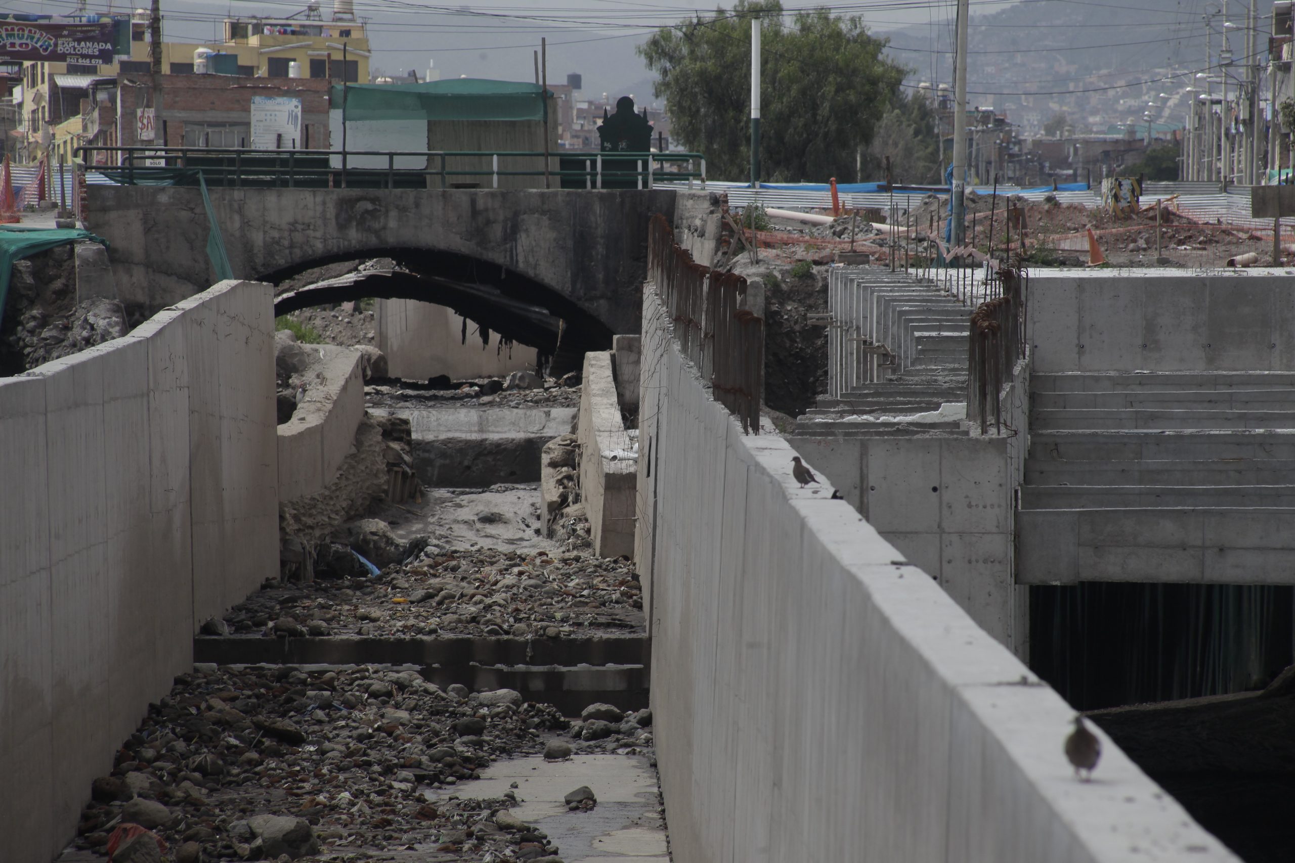 Vecinos piden trabajan doble turno en proyecto Bicentenario