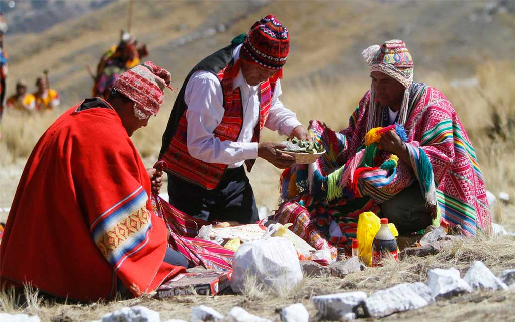 LAS LÁGRIMAS DEL SOL: Historias sobre el pago a la tierra