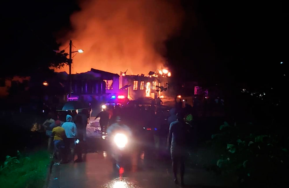 Al menos 20 menores mueren en incendio en residencia escolar