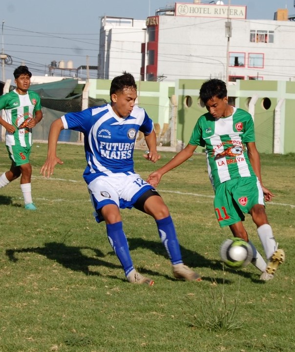 Sport Futuro Majes líder en El Pedregal