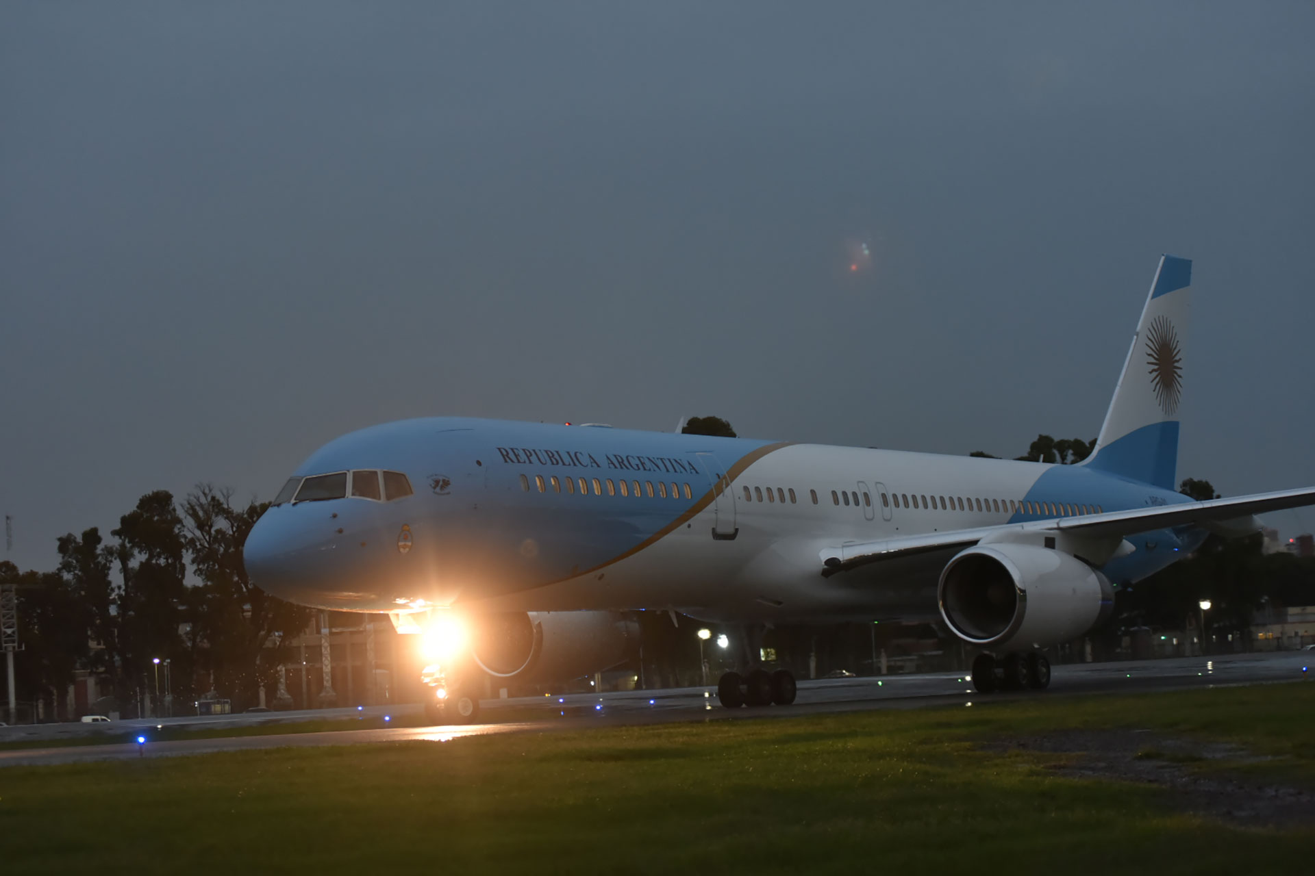 Polémica generada por el aterrizaje del nuevo avión presidencial