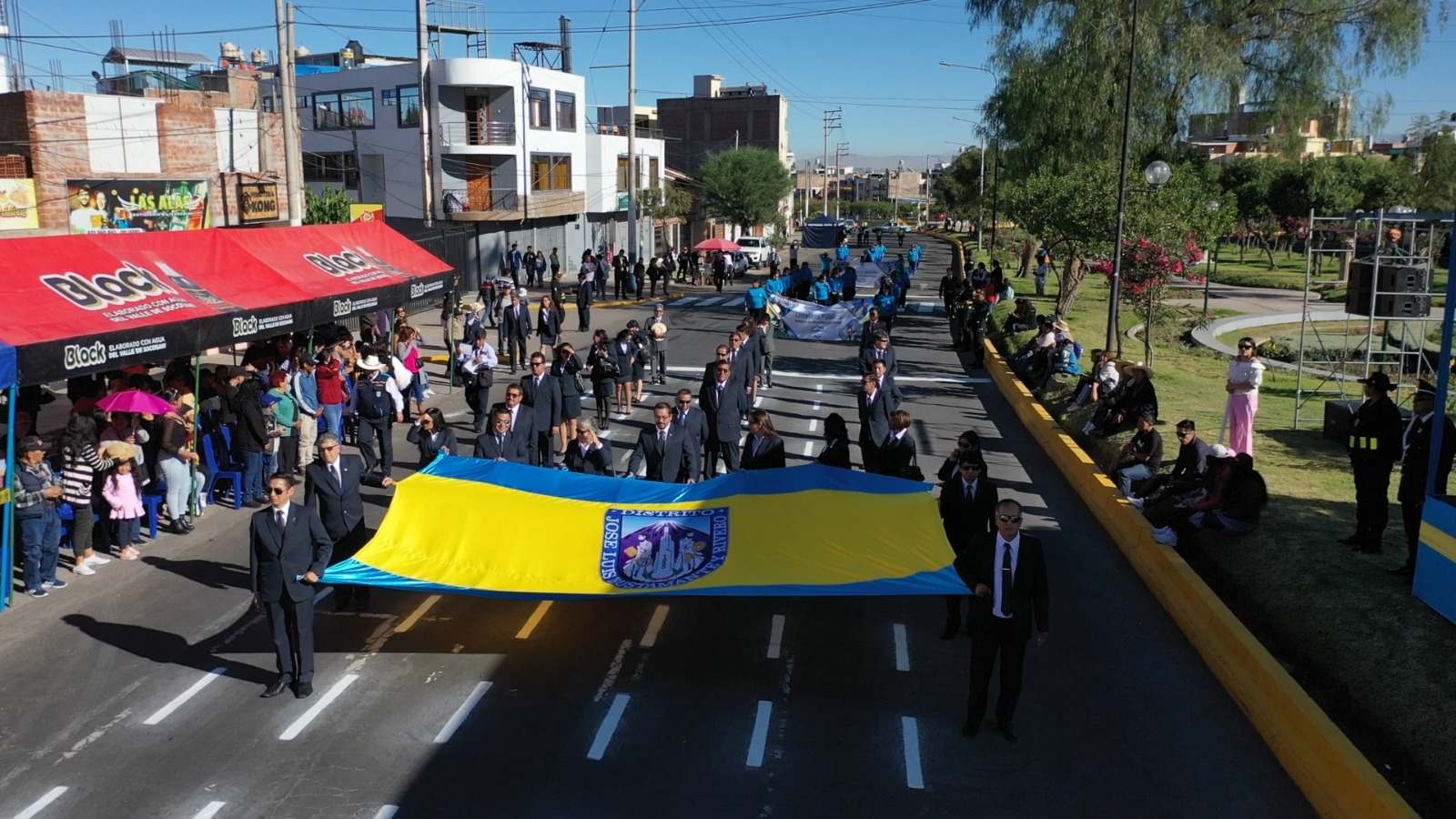 Realizaron desfile cívico escolar ayer en Bustamante y Rivero