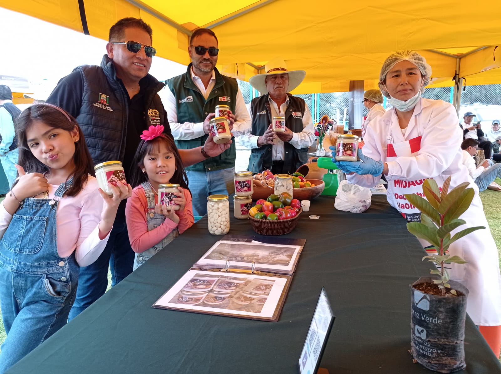 Presentan la mermelada y helado de papa en feria