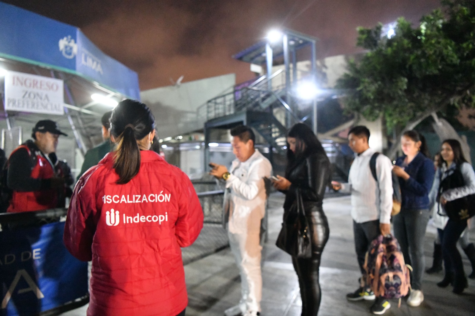 El Indecopi sancionó en primera instancia a Ishop por difundir publicidad engañosa sobre celulares resistentes al agua