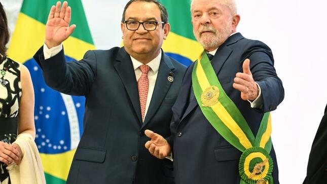 Otárola arribó a Brasil para reunión de presidentes