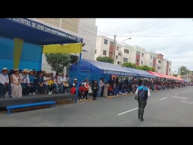 Gran pasacalle por el 28° aniversario del distrito de José Luis Bustamante y Rivero.