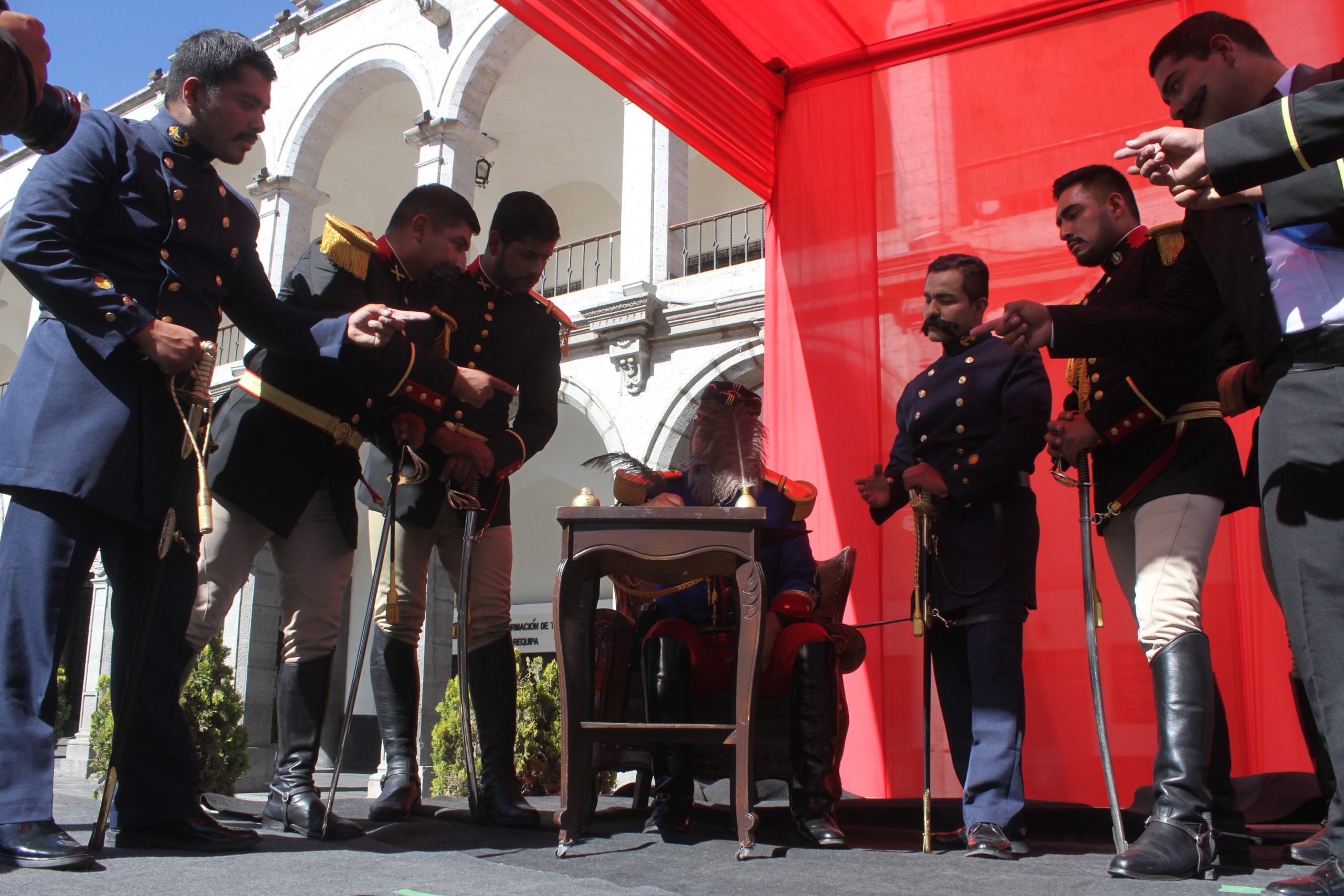 Ejército celebró el Día de la Bandera en la Plaza de Armas