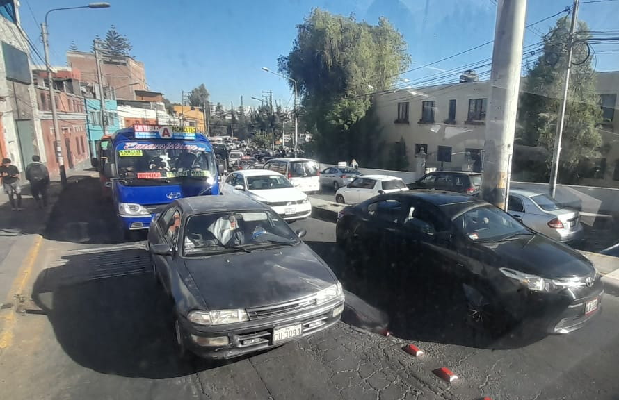 Medidas para evitar congestión vehícular en el Cercado no sirven