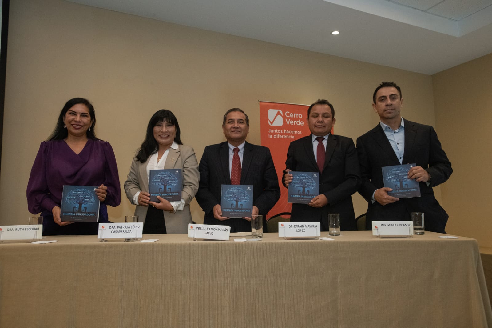 Presentan libro que resume las distintas etapas y desafíos que tiene la gestión de innovación de Cerro Verde