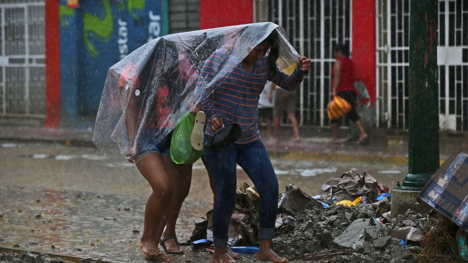 Declaran estado de emergencia en 18 regiones por peligro ante El Niño